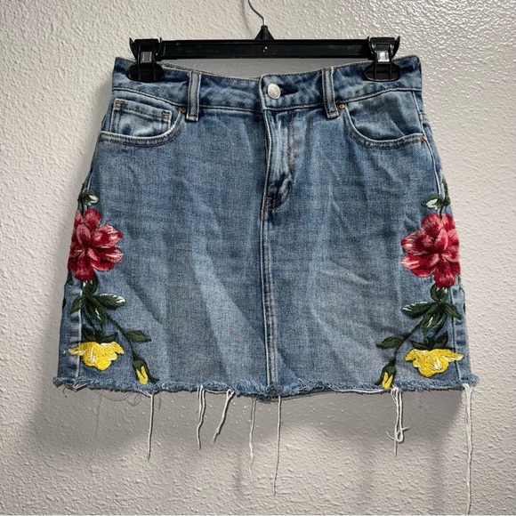 PacSun Dresses & Skirts - Pacsun embroidered Denim skirt